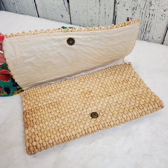 Vintage 1970's Envelope Woven Clutch - Picture 4 of 7